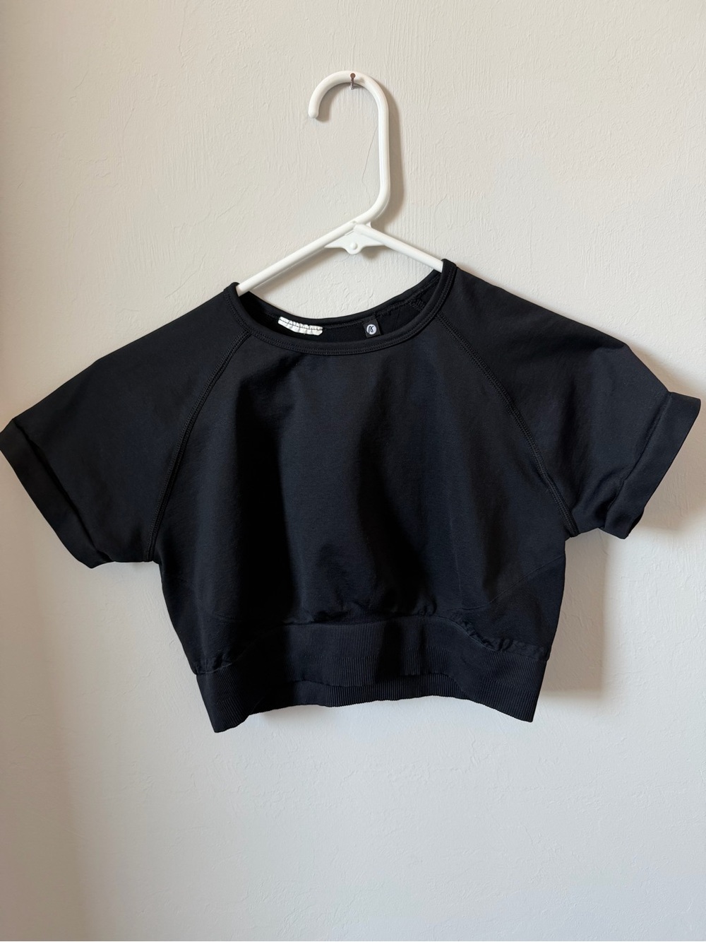 ABYL Women’s Black Cropped Short-Sleeve Top
